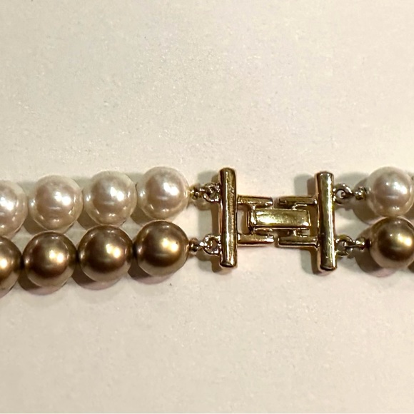 Elegant 50% off DOUBLE Strand Faux Pearl Necklace UNSIGNED Classic Rich Beauty - Picture 5 of 7